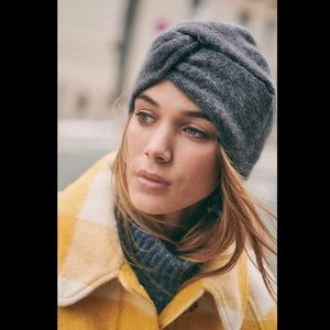 NWOT Anastasia beanie